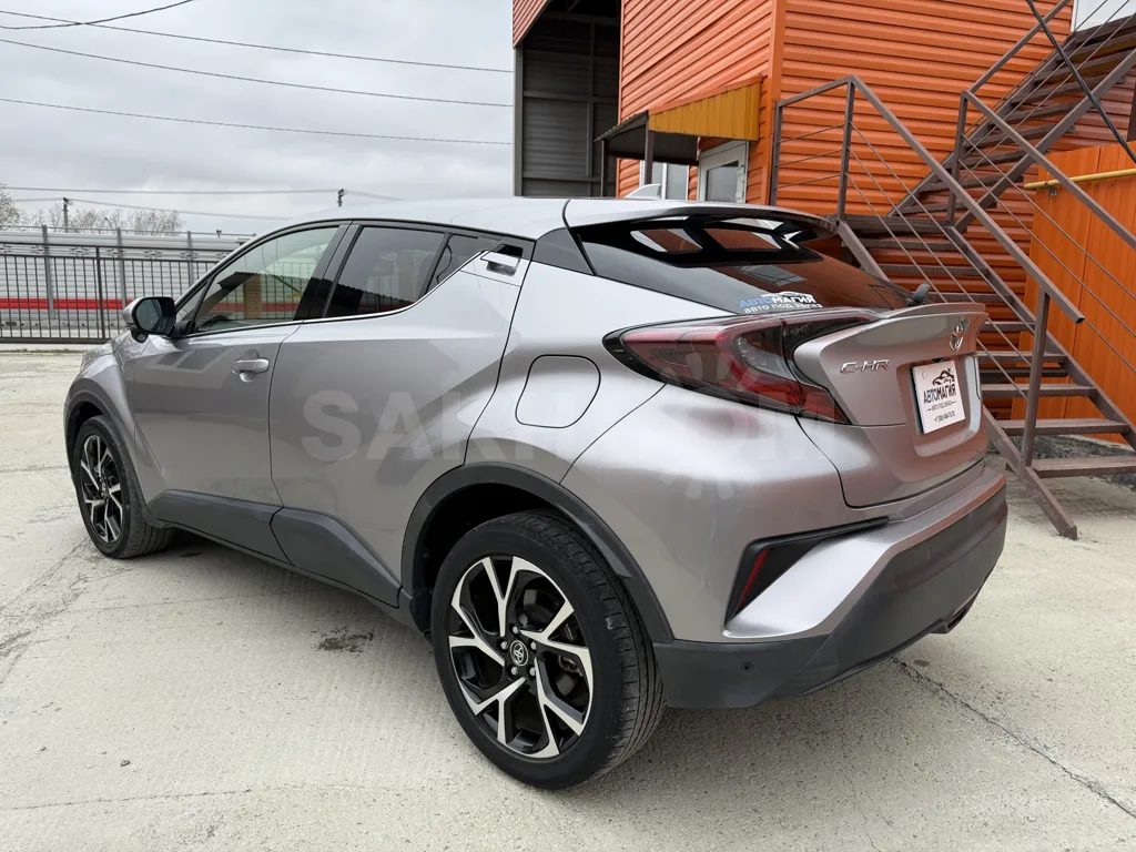 Toyota C-HR 2017, фото 2 из 8