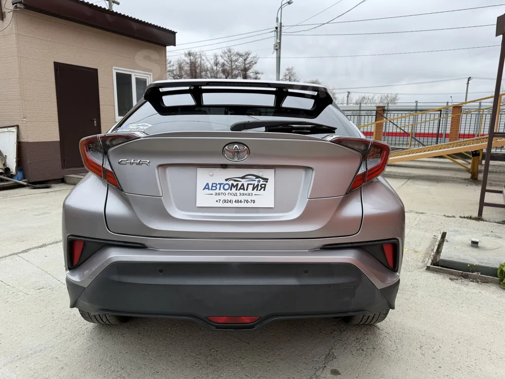 Toyota C-HR 2017, фото 4 из 8
