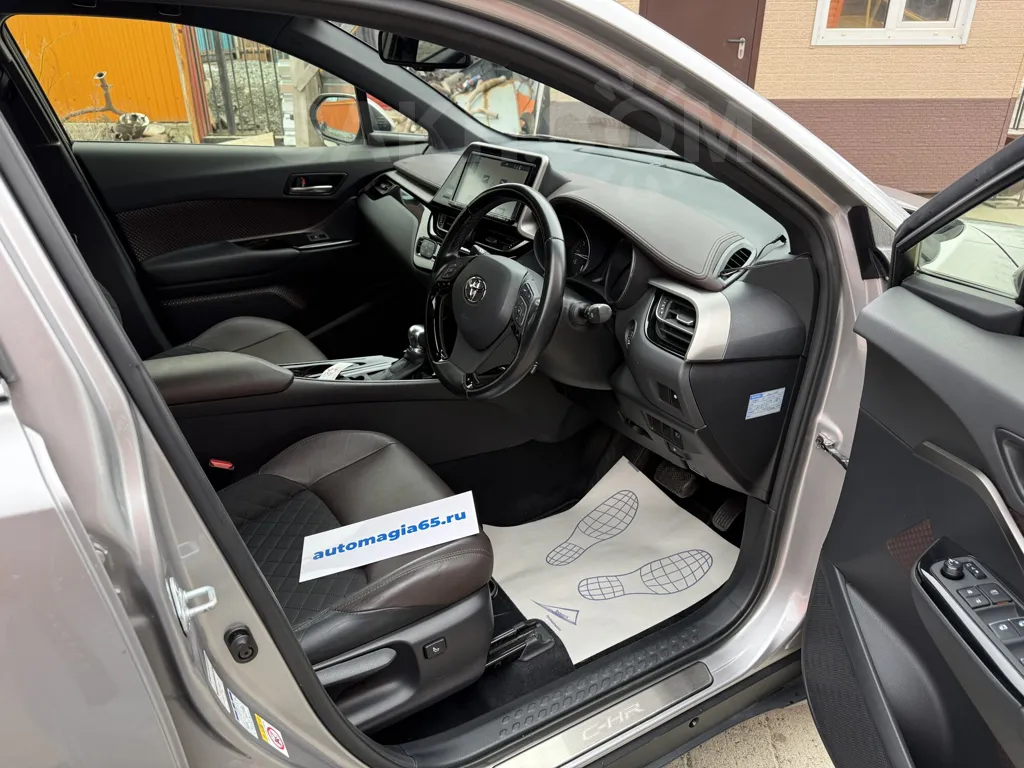 Toyota C-HR 2017, фото 7 из 8