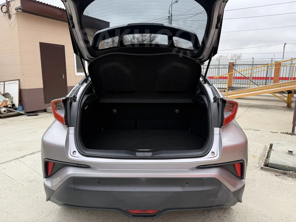 Toyota C-HR 2017, фото 8 из 8