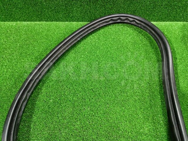 Уплотнитель багажника Toyota Ractis ncp125 1NZ-FE 2010 (б/у)