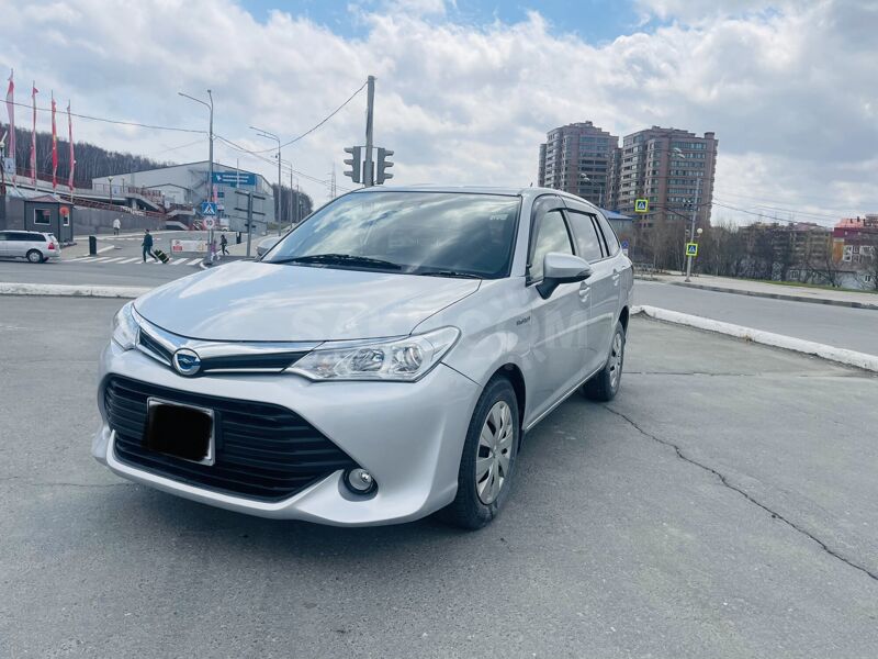 Toyota Corolla Fielder, 2015