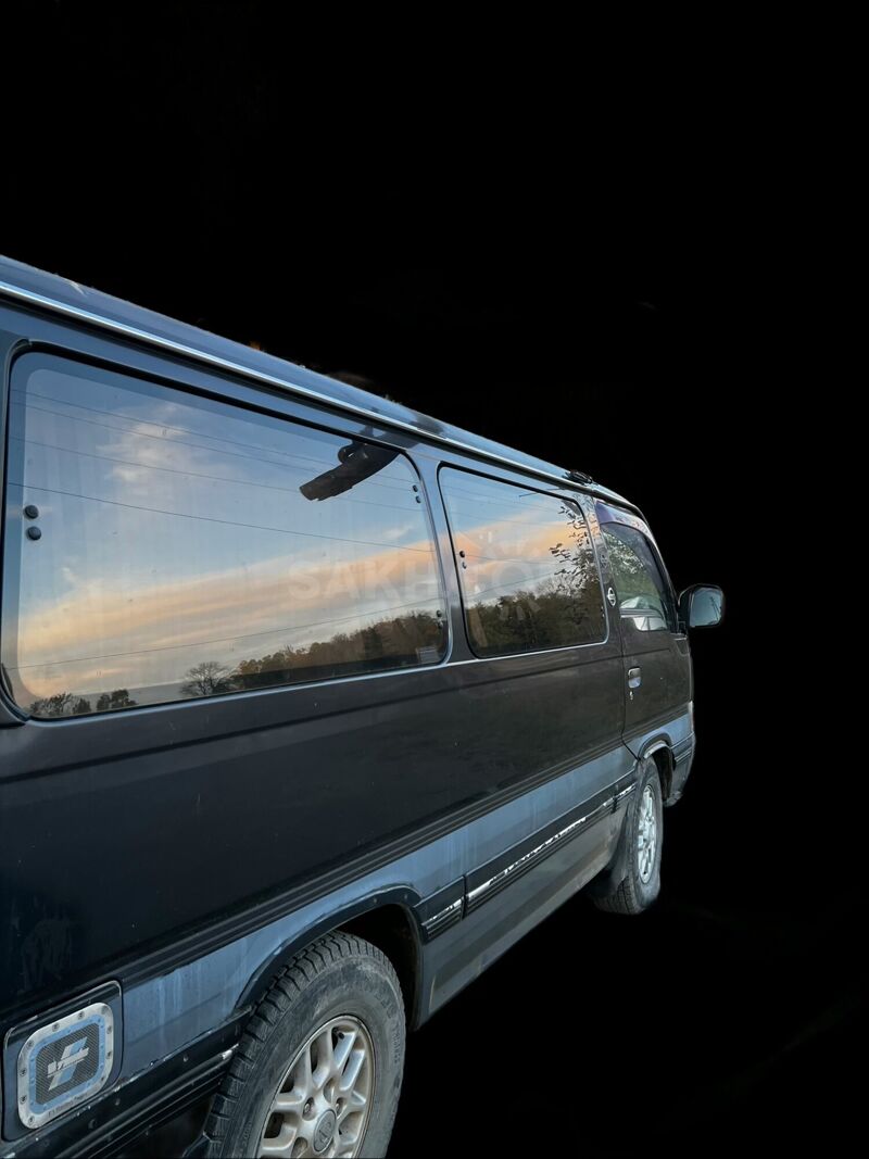 Nissan Caravan, 1996