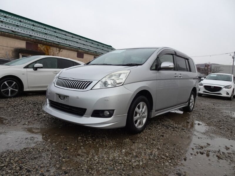 Toyota Isis, 2013