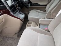 Toyota Alphard, 2011