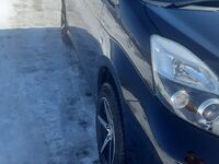 Toyota Isis, 2011
