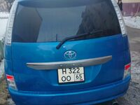 Toyota Isis, 2004