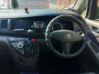 Toyota Isis, 2004
