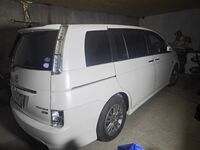 Toyota Isis, 2009
