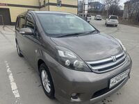 Toyota Isis, 2010