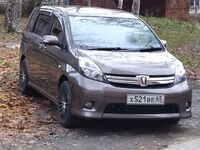 Toyota Isis, 2013