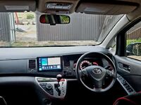 Toyota Isis, 2009