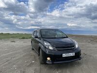 Toyota Isis, 2011