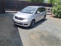Toyota Isis, 2016