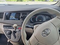 Toyota Isis, 2016