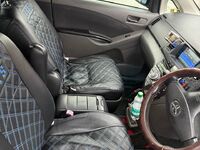 Toyota Isis, 2005