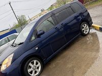 Toyota Isis, 2005