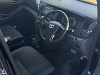 Toyota Isis, 2011