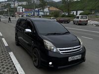 Toyota Isis, 2011