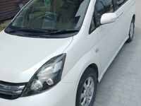 Toyota Isis, 2011