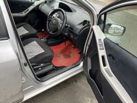 Toyota Vitz, 2006