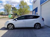 Toyota Prius Alpha, 2015