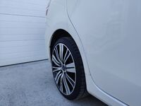 Toyota Prius Alpha, 2015