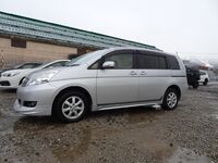 Toyota Isis, 2013
