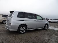 Toyota Isis, 2013