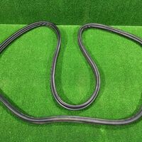 Уплотнитель багажника Toyota Ractis ncp125 1NZ-FE 2010 (б/у)