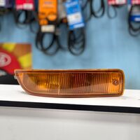 Повторитель в бампер Toyota Carina 8151020650 Передний правый