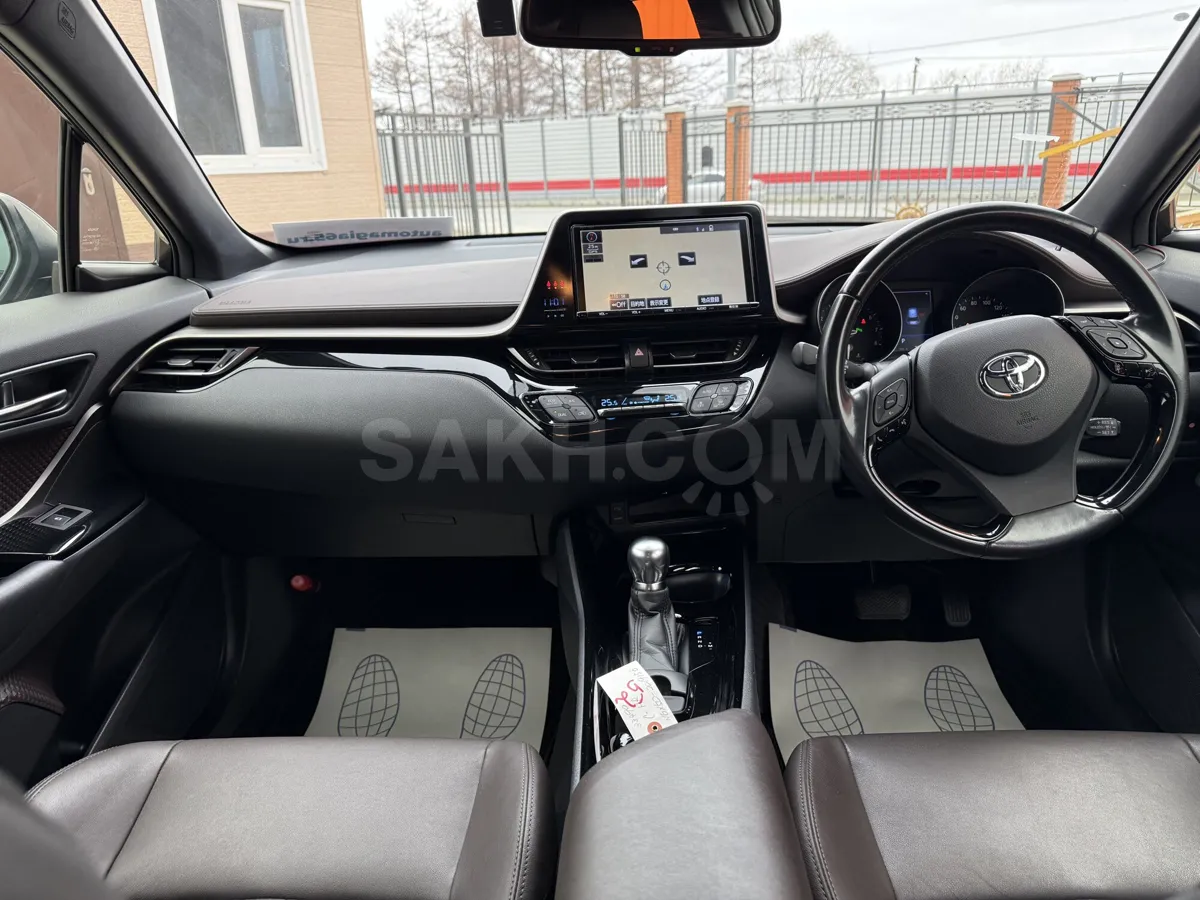 Toyota C-HR 2017, фото 5 из 8