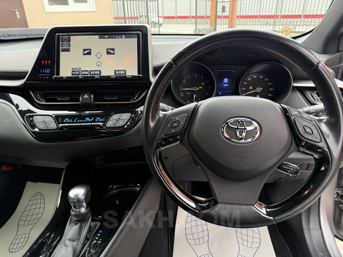 Toyota C-HR 2017, фото 6 из 8